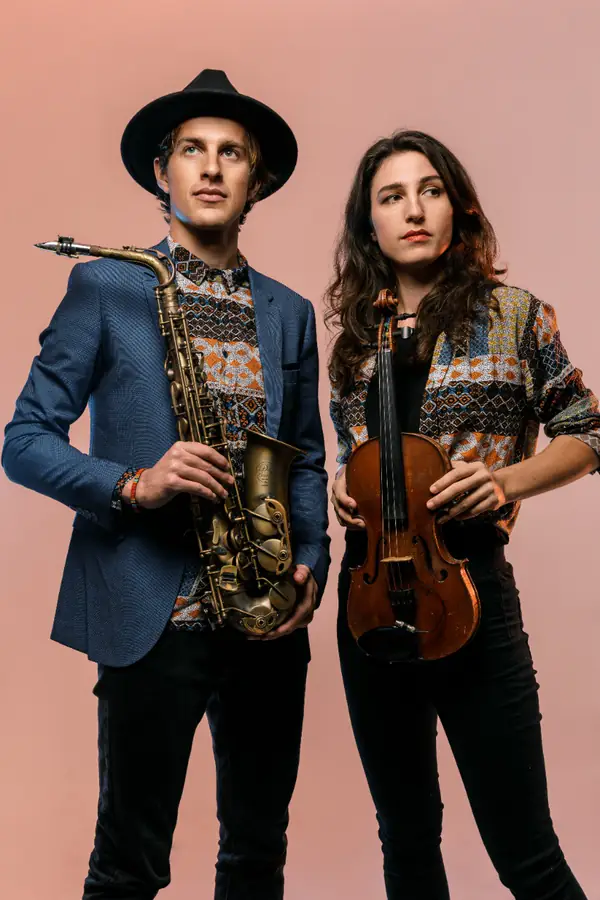 Saxophonist and violinist duo, live musicians for weddings and events